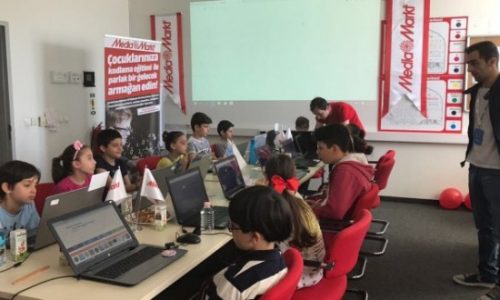 MediaMarkt ve Microsoft’dan 45 Çocuğa Kodlama Eğitimi