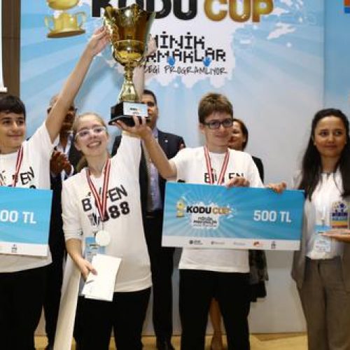 Geleceğin Bilişim Dehaları Kodu Cup’ta Turizm için Kod Yazdı